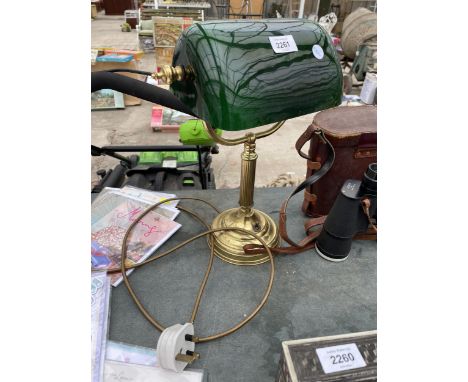 A VINTAGE BRASS BANKERS LAMP WITH GREEN GLASS SHADE 