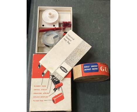 A VINTAGE BOXED UNIVERSAL DUST BUG CHANGER AND SEALS 
