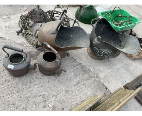TWO VINTAGE KETTLES TO INCLUDE ONE COPPER AND TWO VINTAGE BRASS AND COPPER COAL BUCKETS 