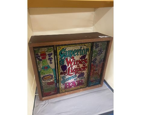 A WOODEN LIGHT BOX WITH COLOURED GLASS AND A WINE DESIGN, HEIGHT 29CM, WIDTH 34CM, DEPTH 13CM 