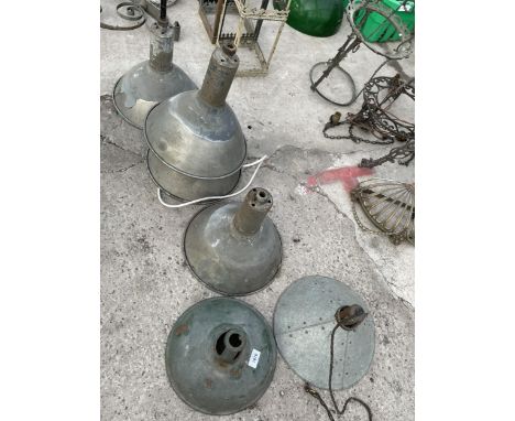 AN ASSORTMENT OF VINTAGE INDUSTRIAL STYLE LIGHT FITTINGS AND SHADES 
