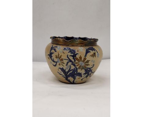 A VINTAGE ROYAL DOULTON SLATERS STONEWARE PLANTER, HEIGHT 18CM, DIAMETER 19CM 