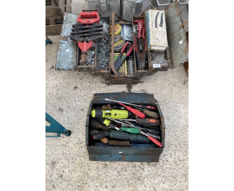 A LARGE ASSORTMENT OF TOOLS TO INCLUDE SCREW DRIVERS, POT RIVOTERS AND ELECTRIC SCREW DRIVERS ETC 