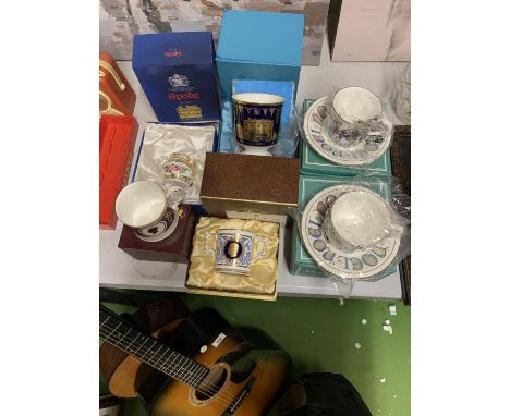 A QUANTITY OF BOXED CHINA AND CERAMICS TO INCLUDE ROYAL DOULTON CHRISTMAS CUPS AND SAUCERS, A ROYAL CROWN DERBY, LIMITED EDIT