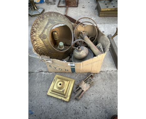 AN ASSORTMENT OF VINTAGE BRASS LIGHT AND LAMP SPARES TO INCLUDE SHADES AND BRACKETS ETC 