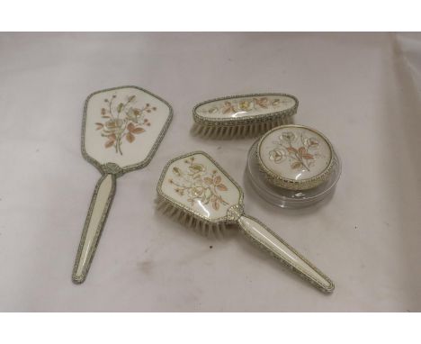 A VINTAGE VANITY SET WITH FLORAL EMROIDERY 