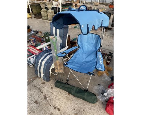 AN ASSORTMENT OF ITEMS TO INCLUDE A GARDEN FORK AND THREE FOLDING CHAIRS ETC 