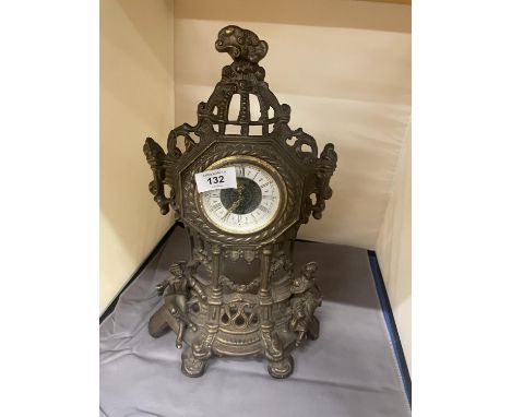 AN ORNATE VINTAGE BRASS STAND UP CLOCK, HEIGHT 36CM 