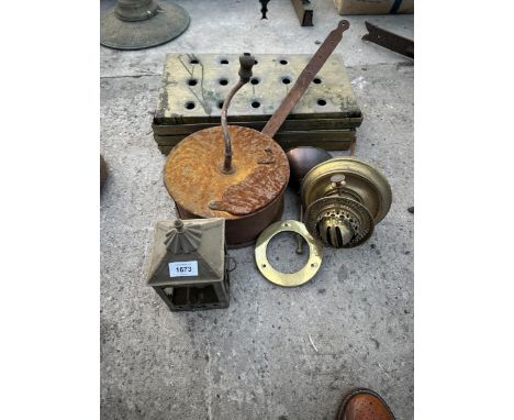 AN ASSORTMENT OF VINTAGE ITEMS TO INCLUDE DRIP TRAYS, OIL LAMP PARTS AND A LANTERN ETC 