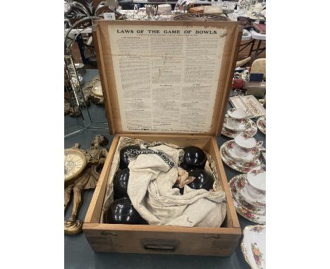 EIGHT VINTAGE BOWLS AND TWO JAQUES OF LONDON JACKS, IN A TYLDESLEY &amp; HOLBROOK, MANCHESTER BOX 