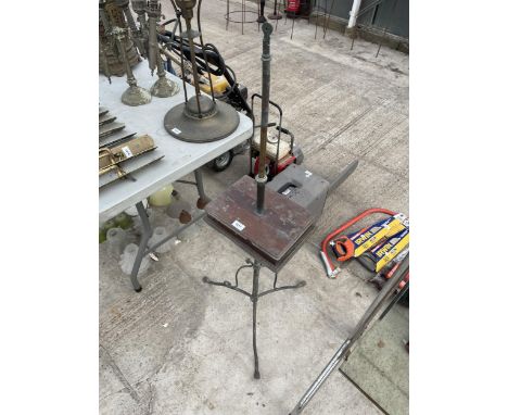 A VINTAGE BRASS TRIPOD STAND WITH CENTRAL WOODEN STORAGE COMPARTMENT 