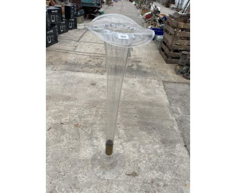 A LARGE VINTAGE STYLE GLASS VASE (H:98CM) 