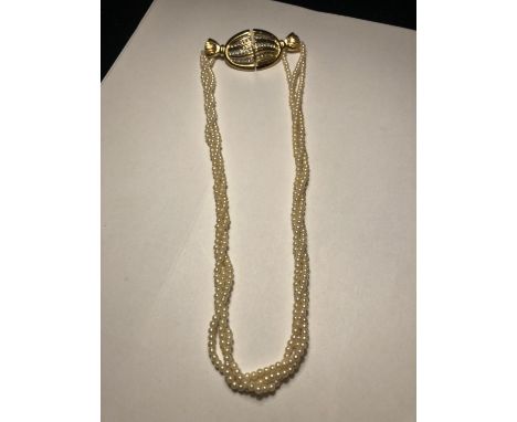 A BERGDORF AND GO0DMAN VINTAGE PEARL NECKLACE 