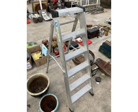A FIVE RUNG ALUMINIUM ZARGES STEP LADDER 