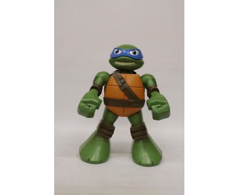 A LARGE MODEL OF TEENAGE MUTANT NINJA TURTLE 'LEONARDO', HEIGHT APPROX 50CM 