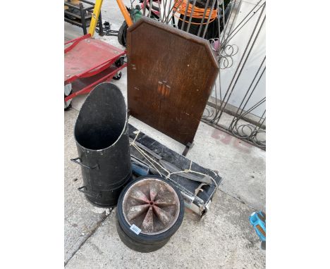 AN ASSORTMENT OF ITEMS TO INCLUDE AN OAK FIRE SCREEN, A COAL SKUTTLE AND TROLLEY WHEELS ETC 