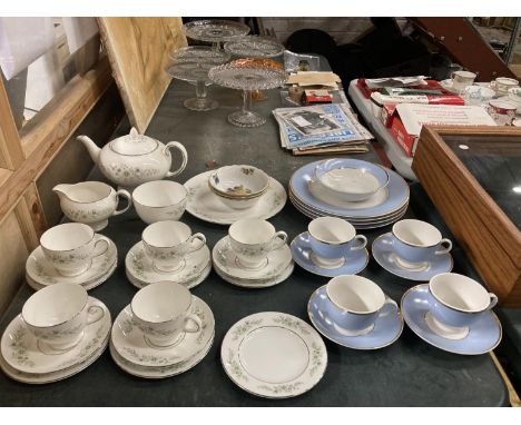 A WEDGWOOD WESTBURY FOUR TRIO SET WITH JUG , SUGAR BOWL AND TEAPOT AND ROYAL DOULTON BLUE AND WHITE CUPS, SAUCERS AND PLATES 