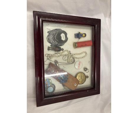 A TABLE TOP DISPLAY CABINET/FRAME WITH VARIOUS VINTAGE CONTENTS 28CM ACROSS 