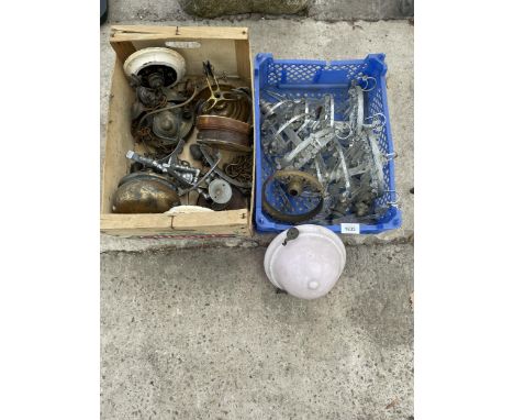 AN ASSORTMENT OF VINTAGE LIGHT AND LAMP SPARES TO INCLUDE BRACKETS AND SHADES ETC 