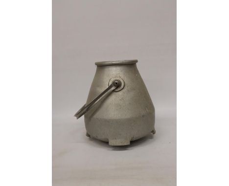 A GALVANISED MILK CHURN, HEIGHT 37CM 