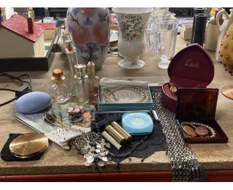 VARIOUS ITEMS TO INCLUDE A VINTAGE CHAIN BAG, COMPACTS TO INCLUDE A STRATTON, COSTUME JEWELLERY, PEARLS, FAN, PERFUME ETC 