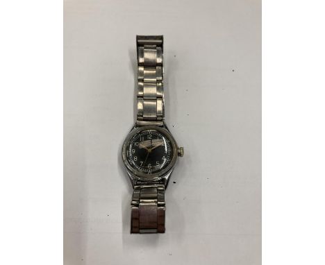 A WW2 BULOVA MILITARY ISSUE WATCH 1940'S 