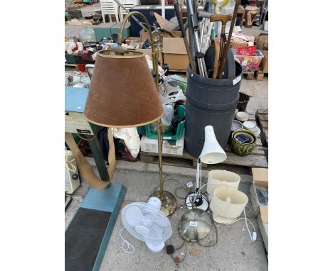 AN ASSORTMENT OF LAMPS TO INCLUDE A MODEL 90 ANGLE POISE 