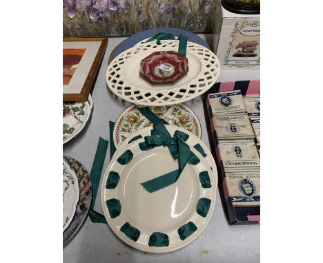 THREE VINTAGE HARTLEY, GREENS &amp; CO, LEEDS POTTERY RIBBON PLATES, A LARGE DUDSON CABINET PLATE, ETC 