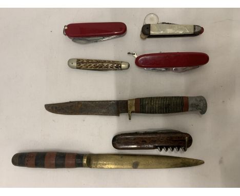 A COLLECTION OF VINTAGE KNIVES TO INCLUDE 5 PEN KNIVES 