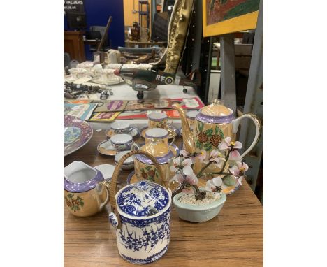 AN ORIENTAL STYLE COFFEE SET TO INCLUDE COFFEE POT, CREAM JUG, SUGAR BOWL, CUPS AND SAUCERS PLUS A LIDDED BLUE AND WHITE POT 