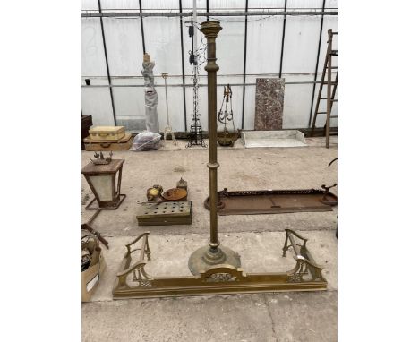A VINTAGE DECORATIVE BRASS FIRE FENDER AND A BRASS LAMP BASE 
