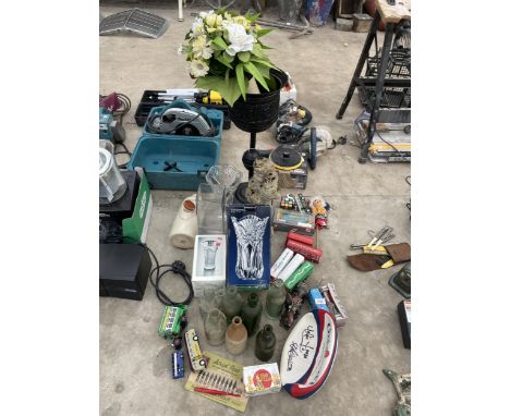 AN ASSORTMENT OF VINTAGE ITEMS TO INCLUDE VASES, A GARDEN FIGURE AND MODEL VEHICLES ETC 