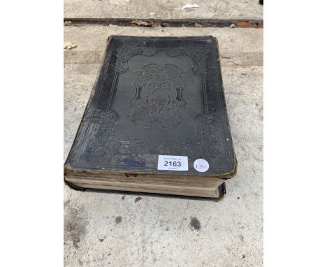 A VINTAGE LEATHER BOUND HOLY BIBLE 