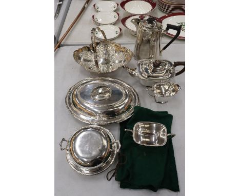 A QUANTITY OF SILVER PLATED ITEMS TO INCLUDE A BASKET BOWL, COFFEE AND TEA POT, LIDDED SERVING DISHES, SUGAR BOWL AND CREAM J