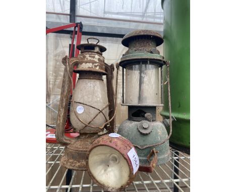 TWO VINTAGE PARAFIN LAMPS AND A VINTAGE MOTOR VEHICLE HEAD LAMP 