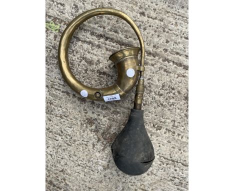 A VINTAGE BRASS CAR HORN (A/F) 