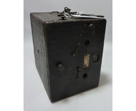 Early 20th Century substantial '' box plate camera '' with adjustable aperture and exposure settings 
 Condition Report Click