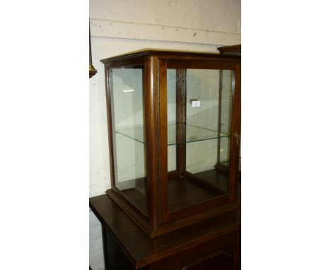 Mahogany cased shop counter top display cabinet having single glass shelf with glazed door and key, 19ins square, 26.5ins hig