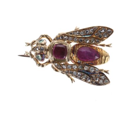 Attractive novelty gem set bee brooch, set with two rubies, rose diamonds and emerald set eyes in yellow gold, 7.6gm, 28mm 