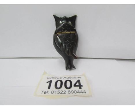 An owl shaped snuff box