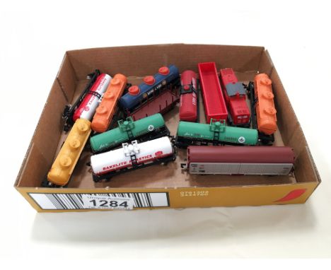 A quantity of Fleischmann and Bachmann rolling stock and one engine, 13 pieces
