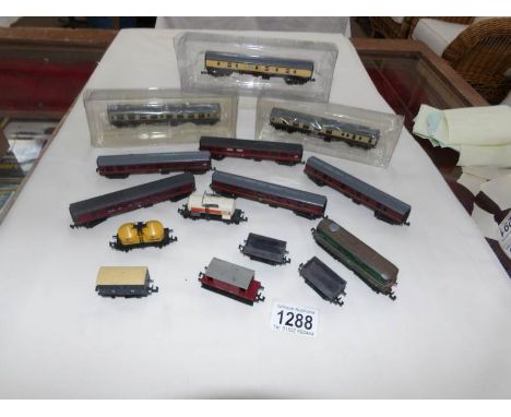 A quantity of N gauge rolling stock and one engine, 15 pieces