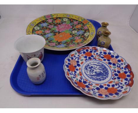 A tray of Oriental pottery charger, Imari plate, pair of small cloisonne vases, Chinese beaker and small vase 