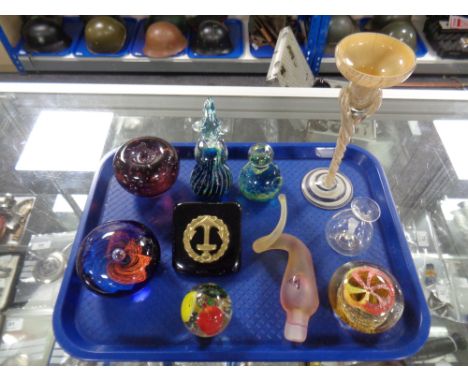 A tray of assorted glass paperweights to include Mdina, art glass twist stem candlestick, together with a Stuart Akroyd glass