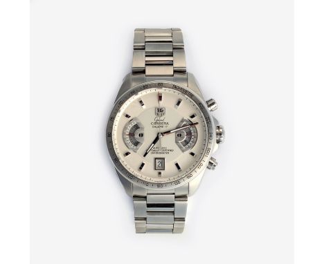 Reference number CAV511B, the circular white dial with engine-turned decoration and silvered baton hour markers, outer calibr