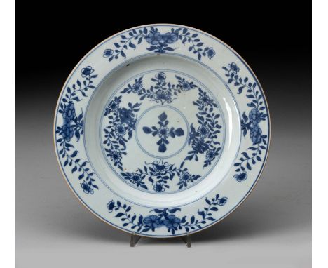 The circular plate painted to the centre with a single flower within a blue double-ring, enclosed by further floral sprays, t