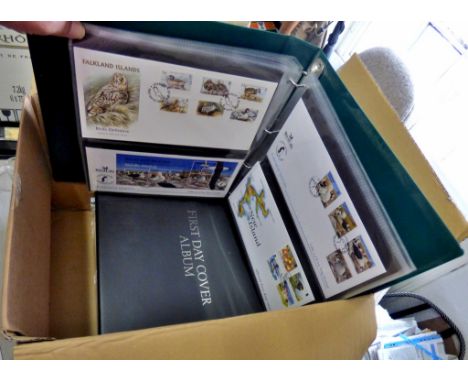 Falkland Islands 1978-2012 - A very fine collection of official First Day Covers in three albums. Some wonderful thematic iss