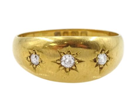 Early 20th century 18ct gold gypsy set three stone old cut diamond ring, London 1916Condition Report:Approx 4.1gm, size M-N, 