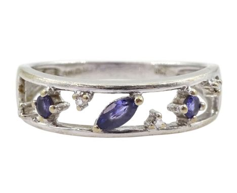 18ct white gold tanzanite and diamond ring, hallmarkedCondition Report:Approx 3gm, size L-M, max depth  = 5mm