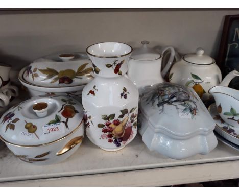 A quantity of Royal Worcester Evesham and other pottery 